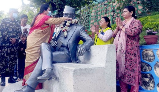 दासढुङ्गामा मदन-आश्रितप्रति श्रद्धाञ्जली       